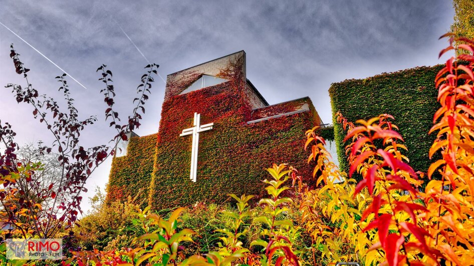 Pfarrkirche in Lannach im Herbst | © Schilcherland Steiermark