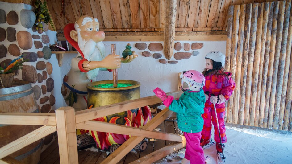 Die Kinder zu Besuch bei Zaubermix am Galsterberg! | © Christine Höflehner
